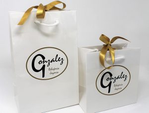 joyeria-1 Bolsas de lujo personalizadas para joyerías. Bonitos y elegantes diseños con la imagen de tu marca. Bolsas con lazos de raso y material resistentes para joyas.