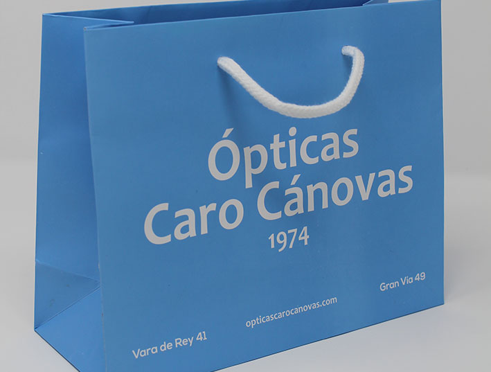Bolsas de lujo para opticas, ejemplo de diseño con logotipo, totalmente personalizado. Diferentes modelos y tamaño
